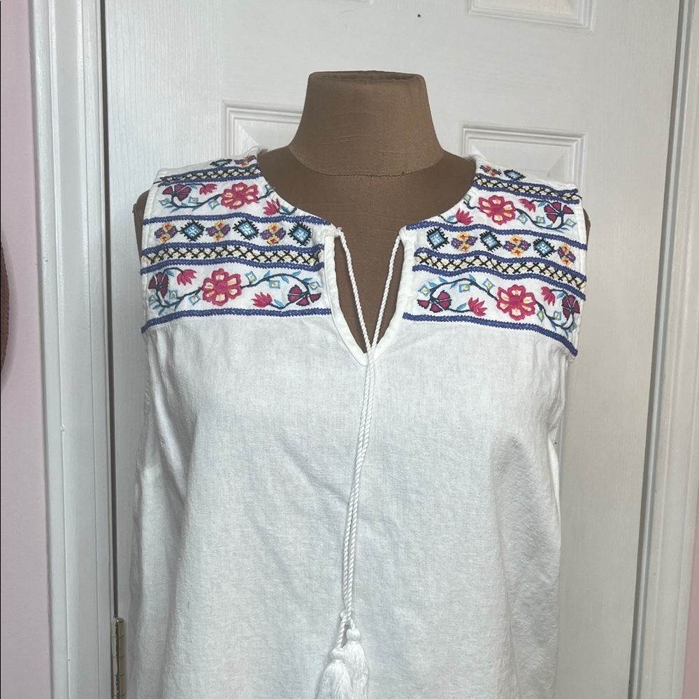 Gap White Linen Embroidered Dress Size Large